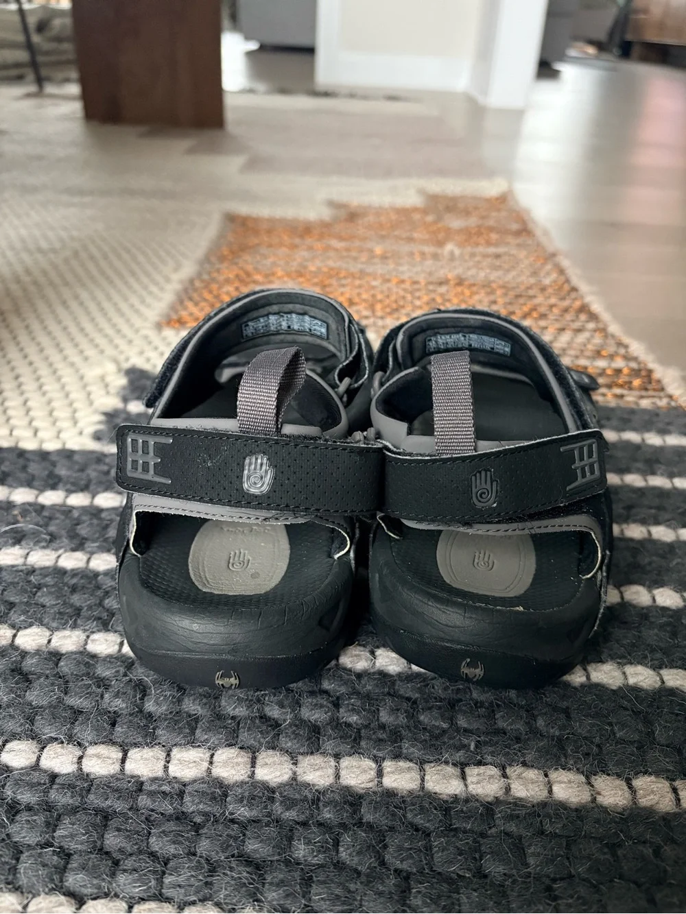 Teva Men's Minam sandals in Black | size 12 | like new